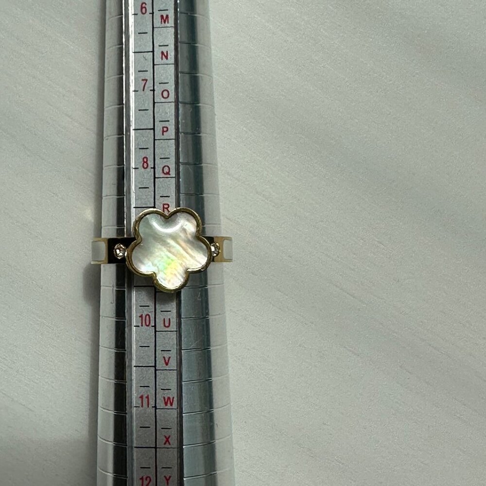 Nacre Flower Ring